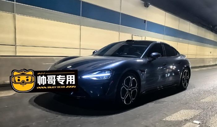 小米su7，1w公里用车分享1.车是真的好看！情绪价值拉满！从一开始提车到现