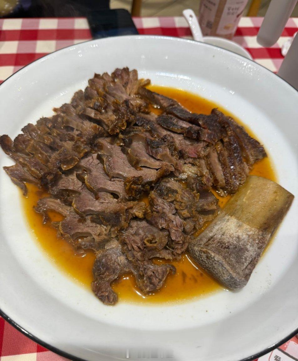 内蒙牛排怎么样？罗永浩大战西贝，网友贡献8条热评：1、除了顾客是现宰的，其他都是