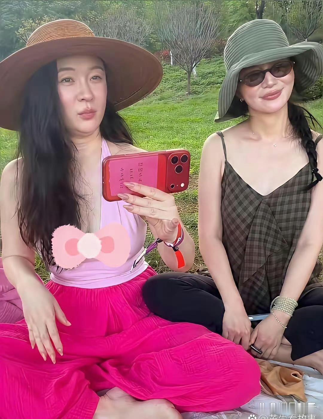 45岁霍思燕日子太滋润了，现在完全不卷女明星的纸片人身材，整个人肉嘟嘟的富态感快
