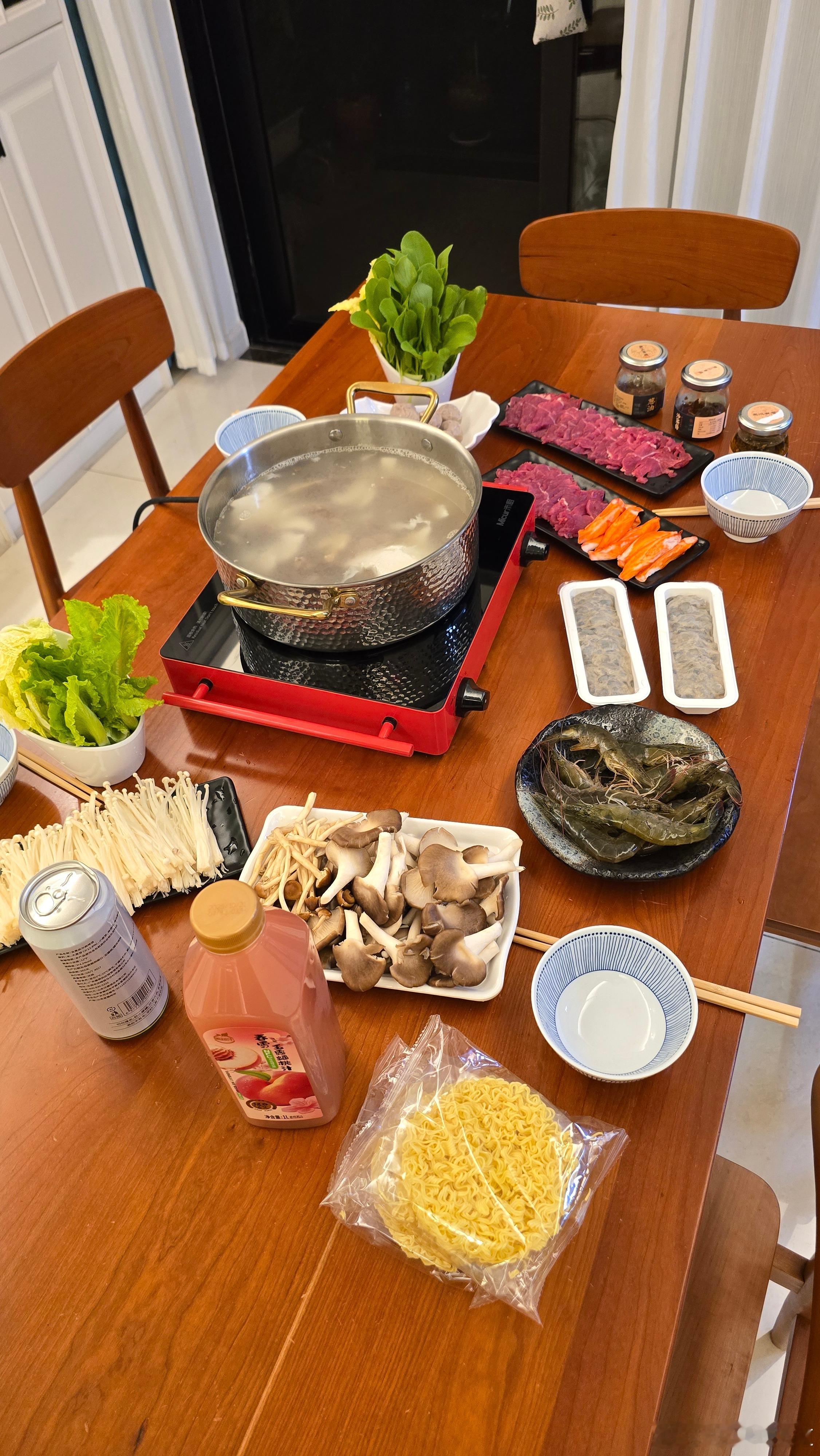 天一冷就想吃火锅，关键自己在家做可以省钱