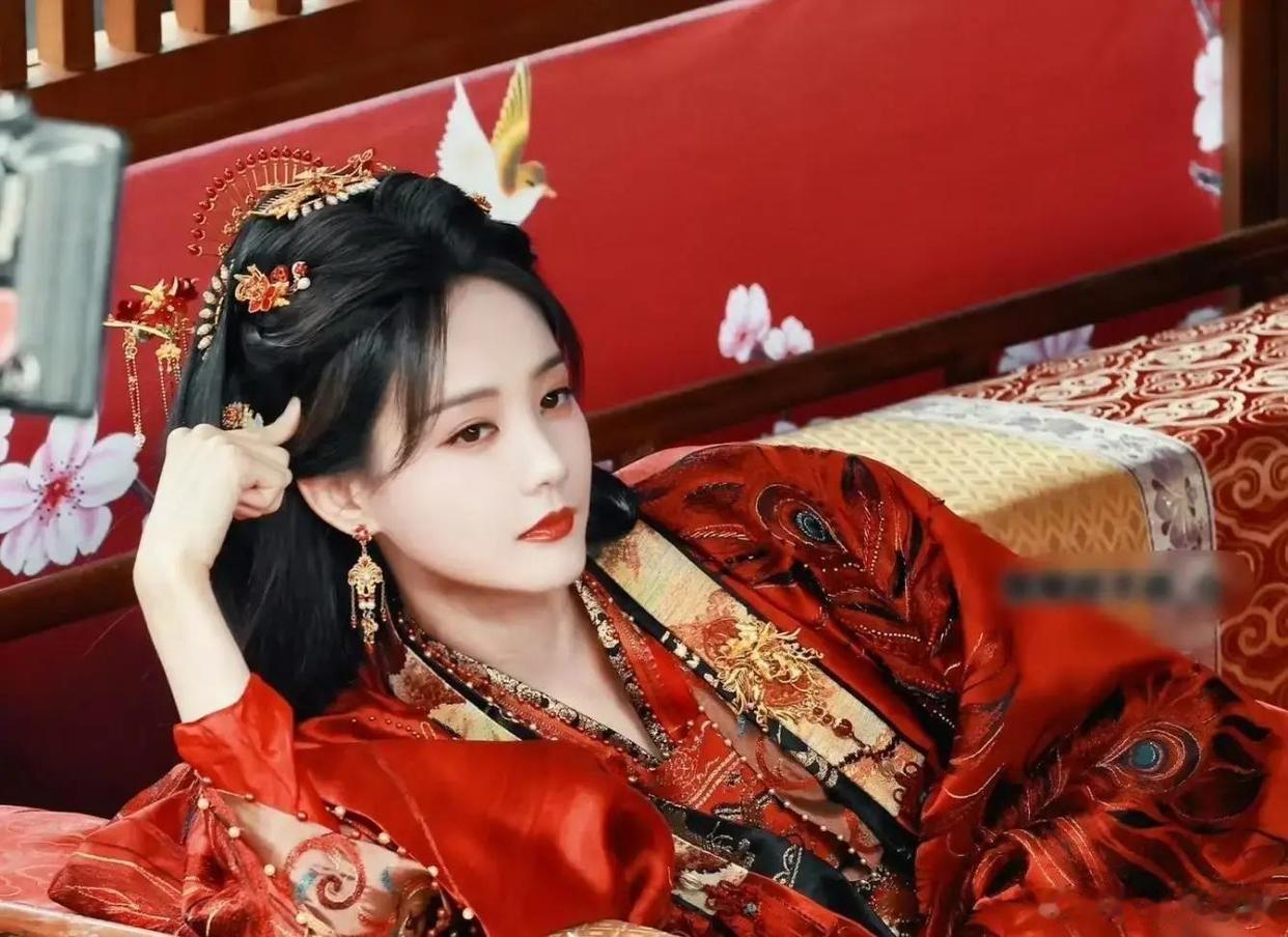 李一桐云秀行眼神戏李一桐眼神戏李一桐眼神戏yyds