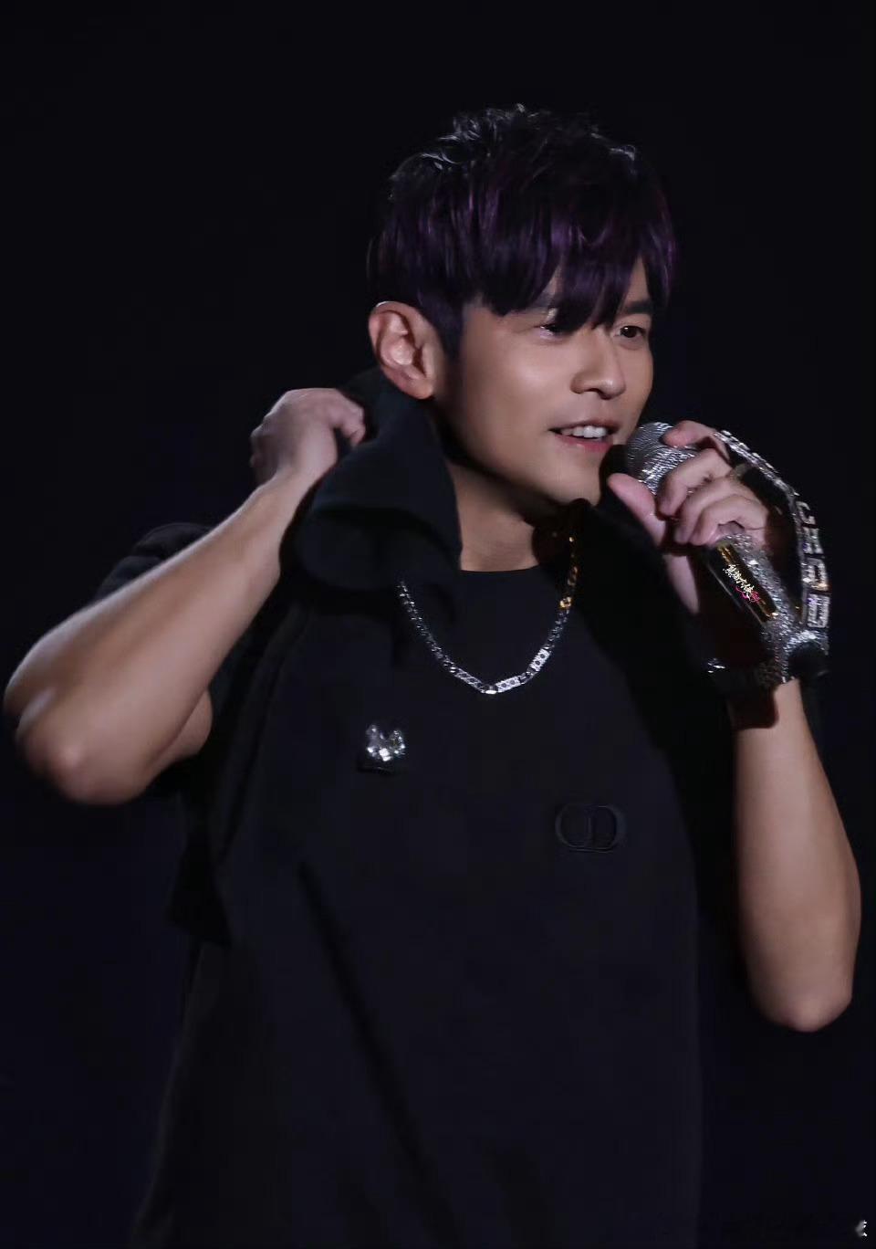 钓周杰伦只需要一杯奶茶周董真的超爱奶茶啊，还记得学生时期也是因为喜欢他的音乐🎶