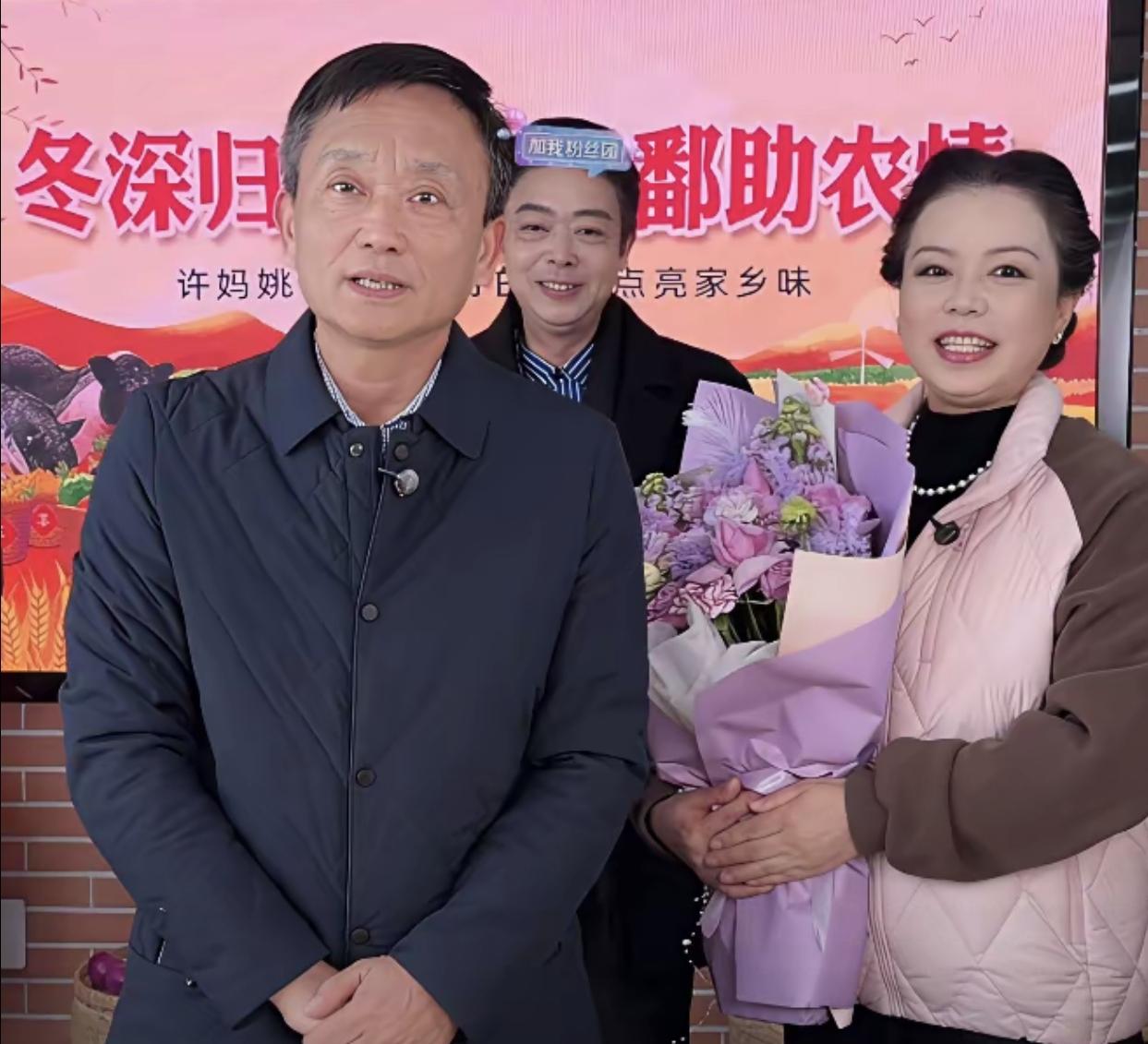 朋友们，姐姐们家人们早晨好；现在早晨6点，姗姗起床啦，洗脸刷牙，然后发段子，然后