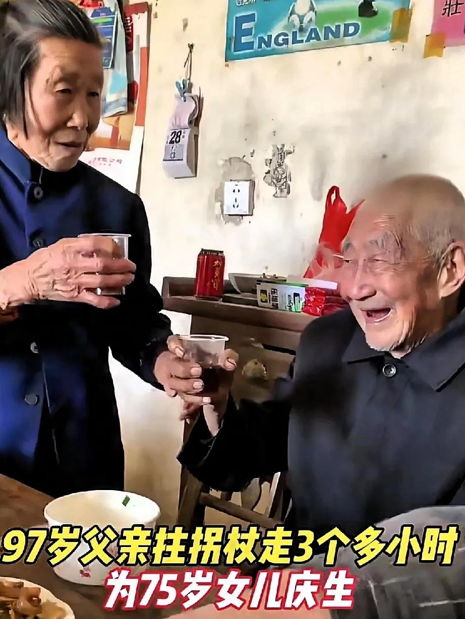 “我的天爷！”2022年3月7日，湖北，75岁老人过生日，谁知，饭菜刚