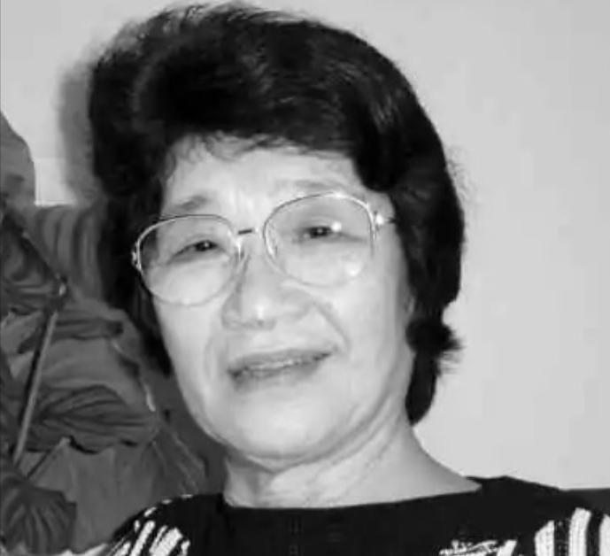1949年，一位德国的八路军医生和日本的八路军护士结婚了，德国医生在临终前，嘱咐
