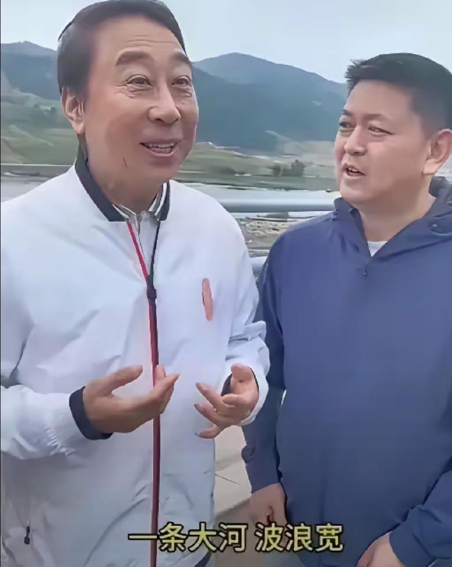 可爱的冯巩把品牌用创可贴贴住了，哈哈哈，一生严谨认真的冯老师！​​​​大总统的