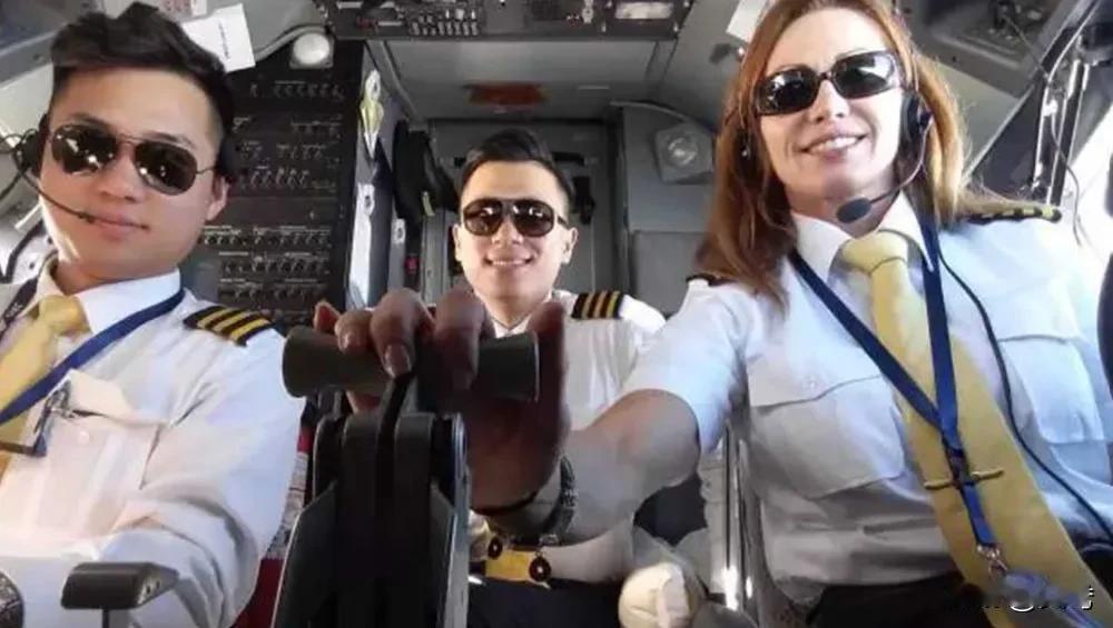 美军女飞行员金贝利08年金融危机破产后，生活落魄困顿。2015年入职云南祥鹏航空