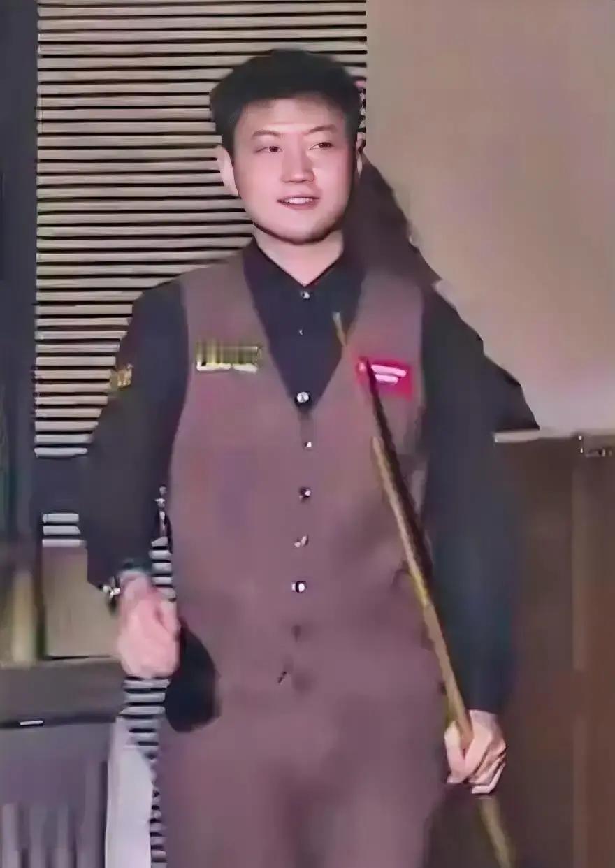 5-2还不够狠赵心童又5-3亨得利，两连胜提前锁定小组头名。决胜局连打七套