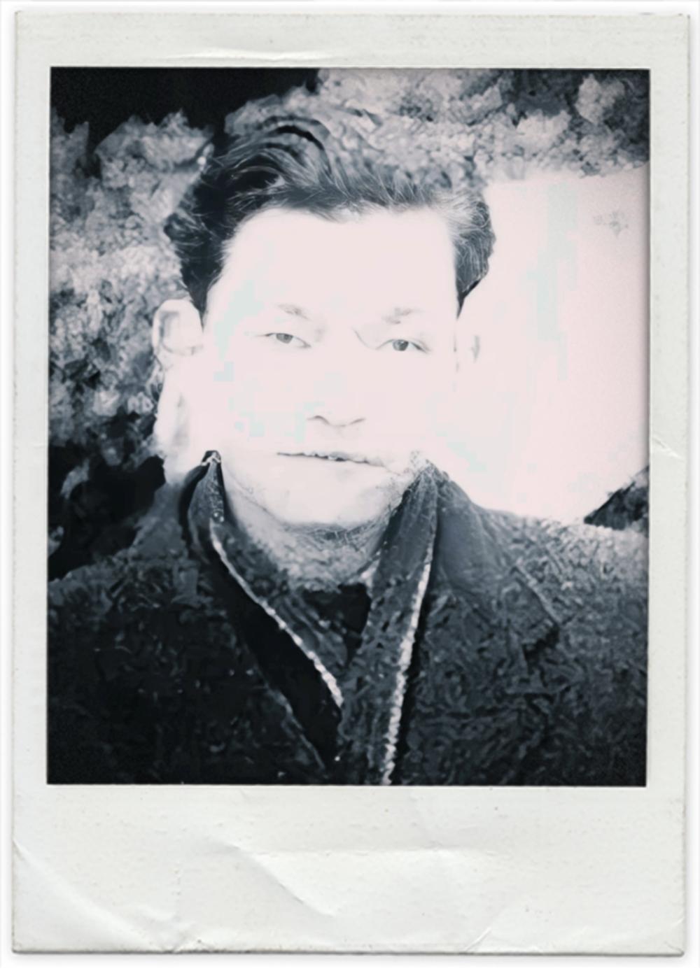 1949年，重庆解放后，特务头子李修凯在大街上遇到了一个地下党员，地下党员大喊：