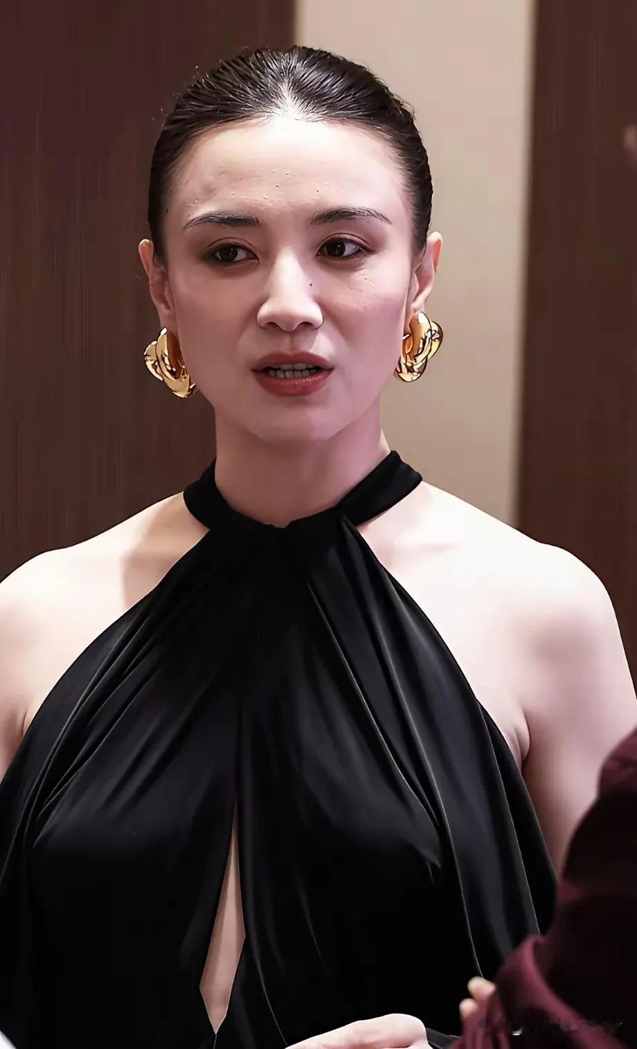 宋佳真的是不在乎颜值的女星，看了她的历届男朋友和现任老公，真的都是长得不帅，但是