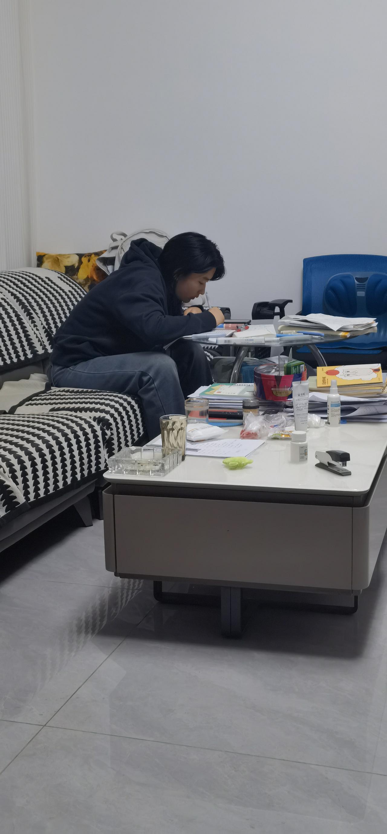 家有初中生这个话题，恐怕是所有人都会面临的不轻松的问题。爷爷辈的，千万不要自