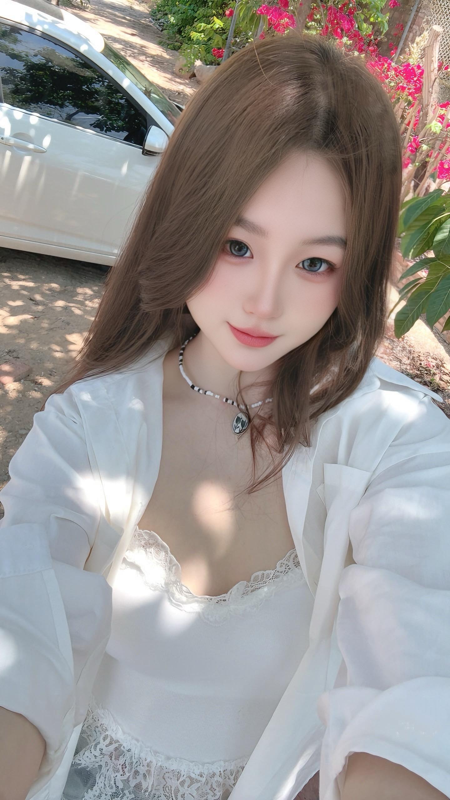 脸上带着看透一切的清醒 心里却藏着不知所措的迷茫