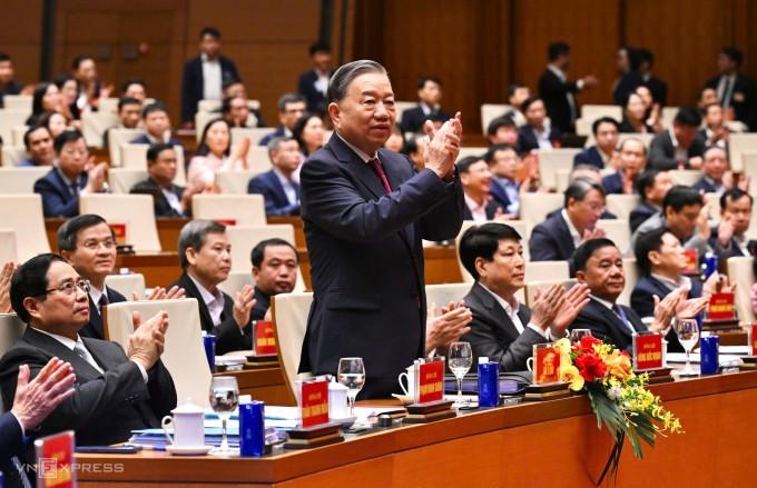 阮青毅：既要拍苏林马屁，又感觉压力山大！阮晋勇的长子阮青毅新晋越南政治局委员