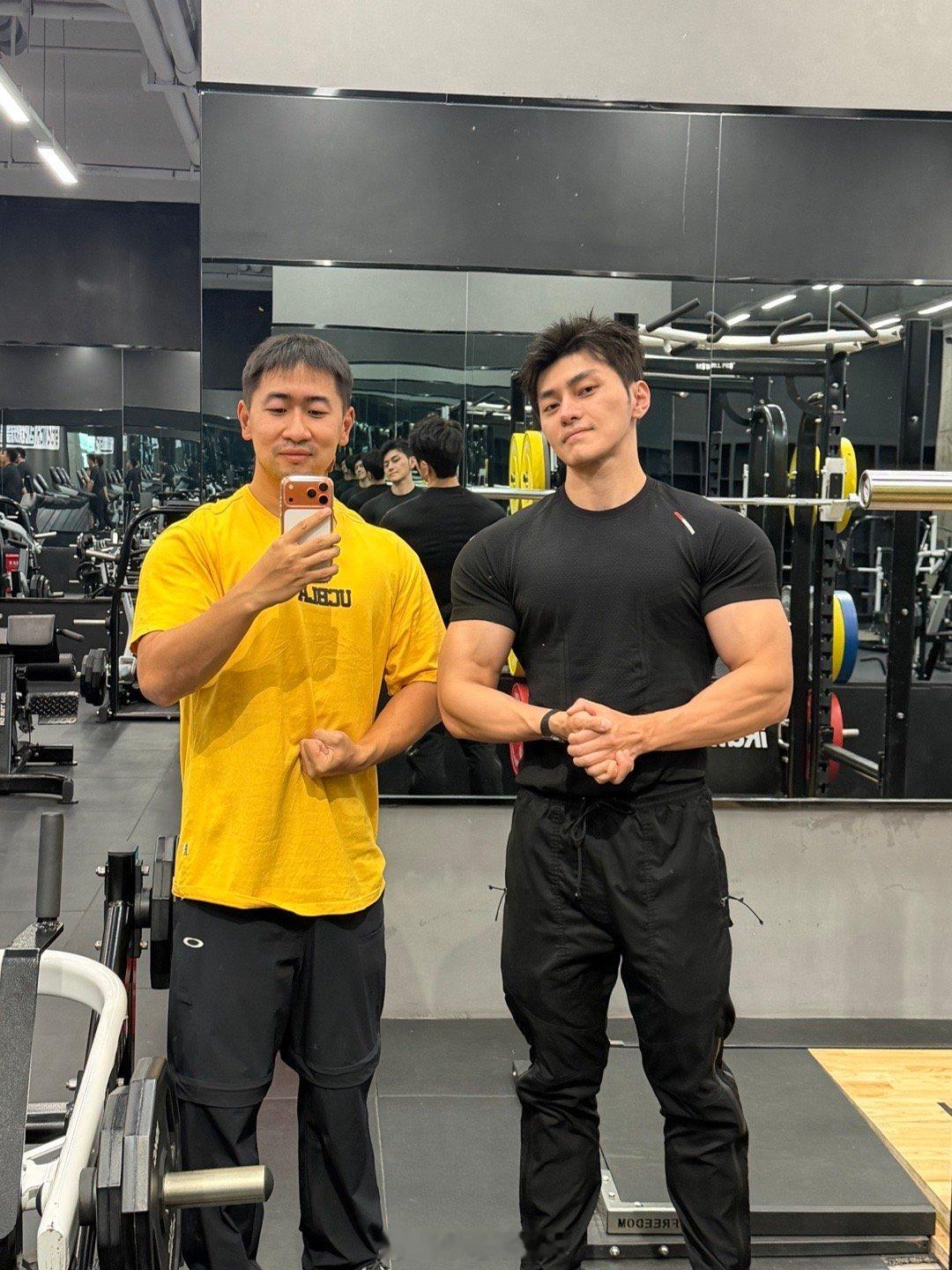 先练背再叠个水盆羊肉，来西安已经胖了一斤了哈哈哈​​​