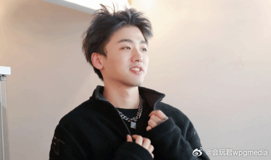 前lol职业选手icon直播对女性做出不良动作——为了流量不择手段？本人回应近