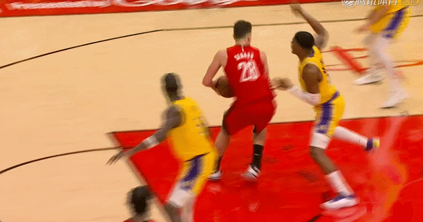 41岁的詹姆斯，45分钟比赛，倒地拼抢！这是真的不想输啊！湖人这场球，从