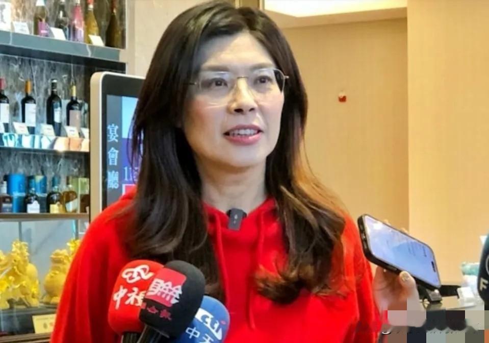 这事儿真的太可笑了！有人夸朱立伦够魄力，抛开制度直接征召张善政，不仅弭平了国民党