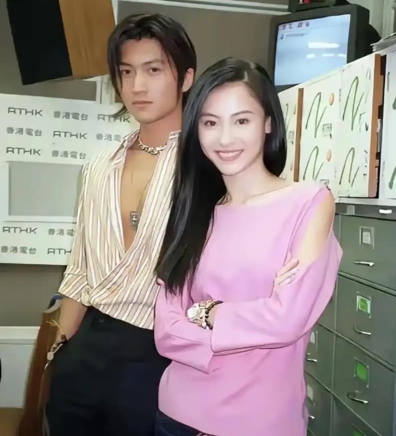 2011年婚变最烈时，张柏芝对着港媒镜头扔下一句话：“谢霆锋有多假，这世上就我和王小姐最清楚。但是王