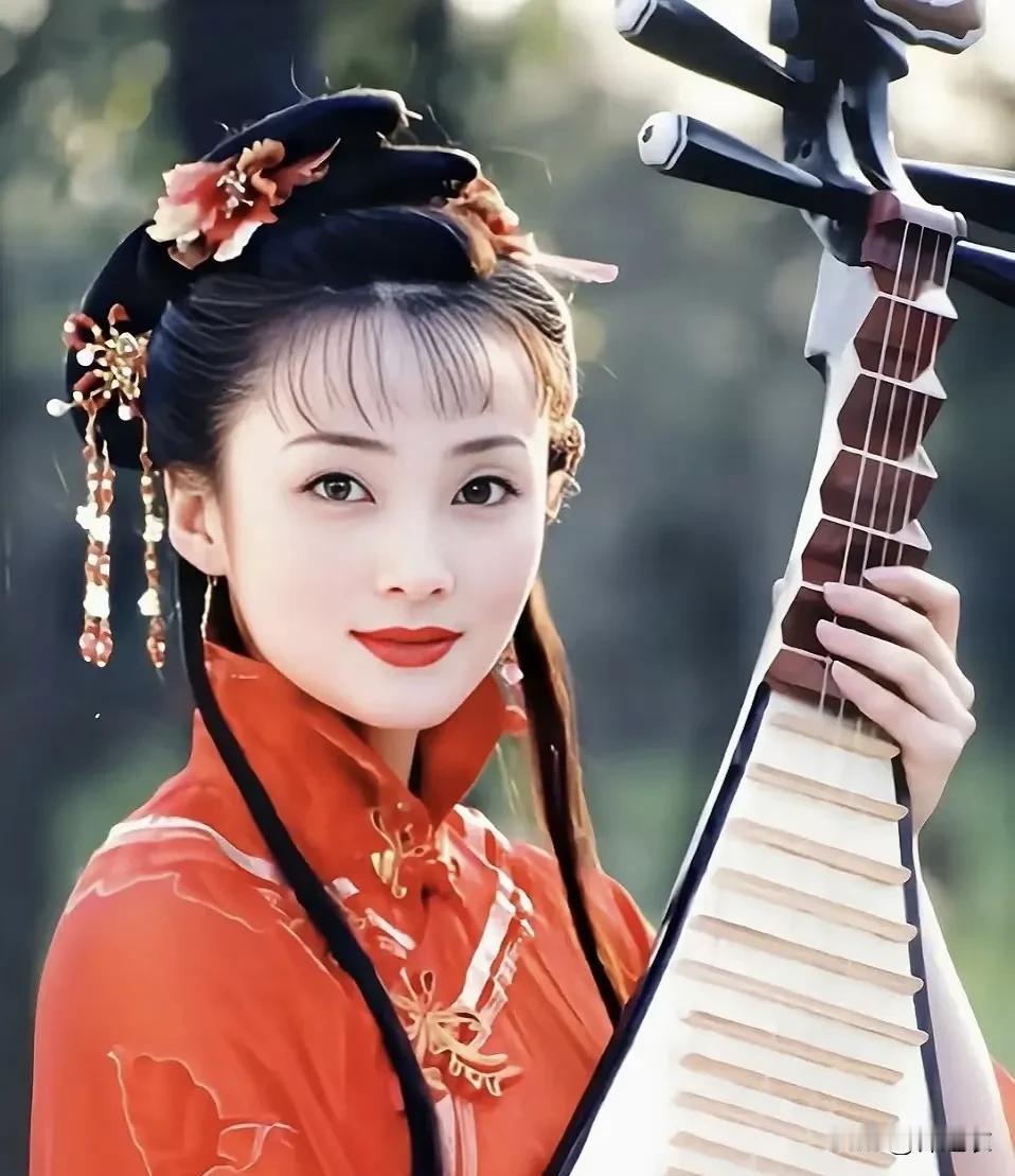早期琼瑶带飞蒋勤勤，让蒋勤勤做年度大作苍天有泪的女一号，但琼瑶没想到二女儿还珠格