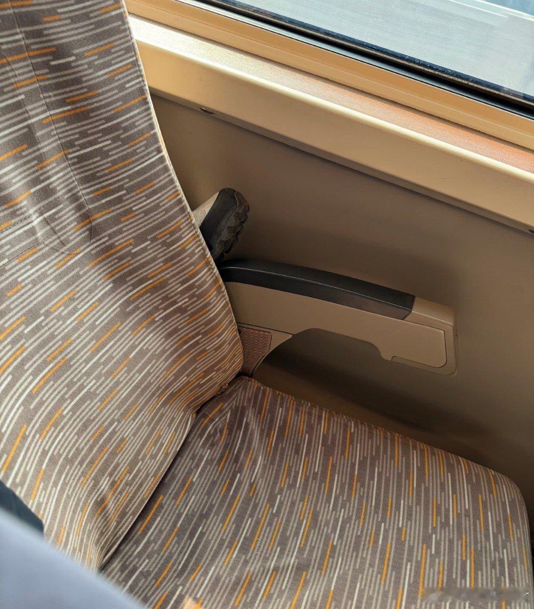 今天算是知道了高铁坐F座的风险