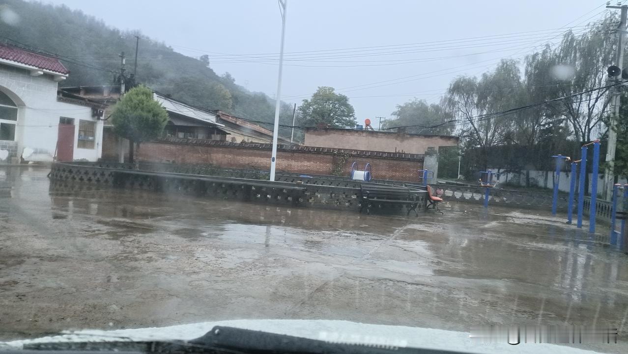 退休老人自驾游：生活由自己定义退休后的老人是否适合自驾游，从来没有统一答案，