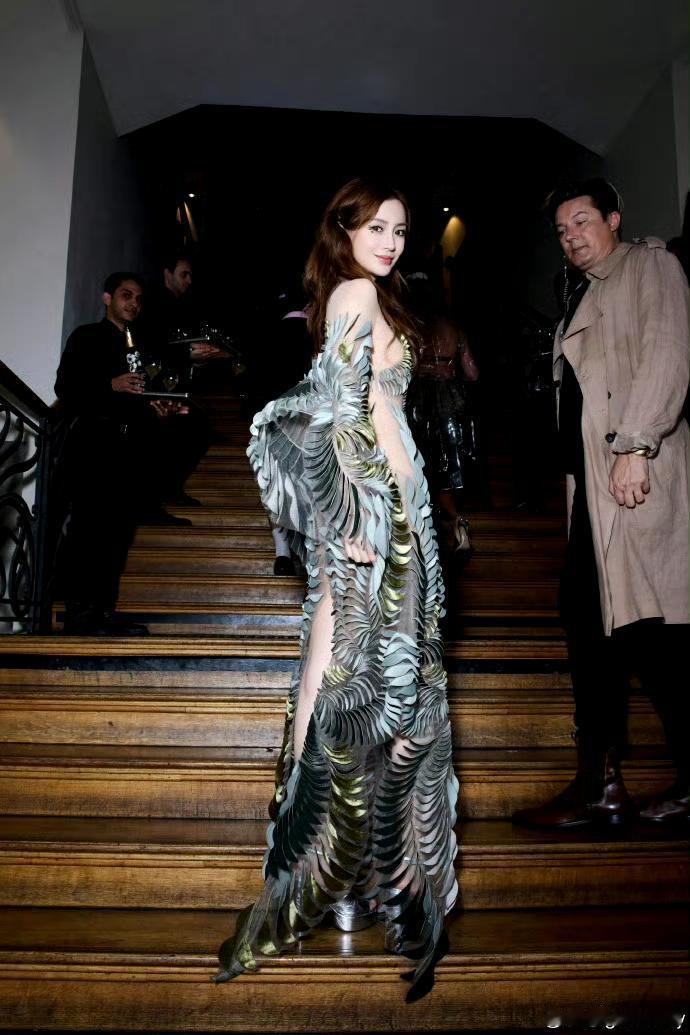 “等了整整9个月，终于等到你！”2025年12月3日，Angelababy后