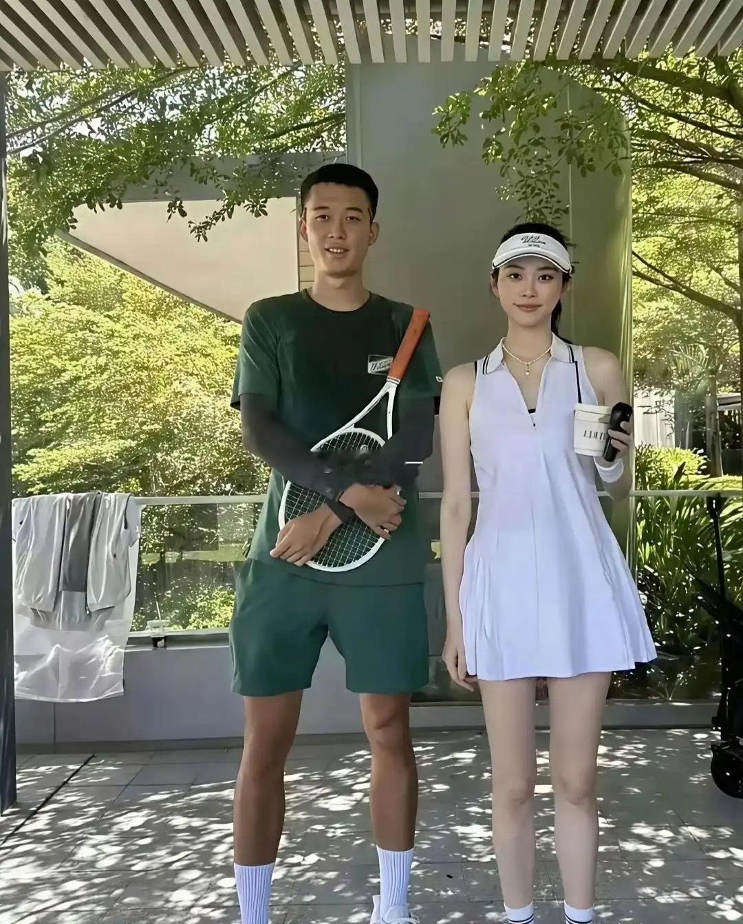 奚梦瑶看着照片一般，但是真人巨美​​​