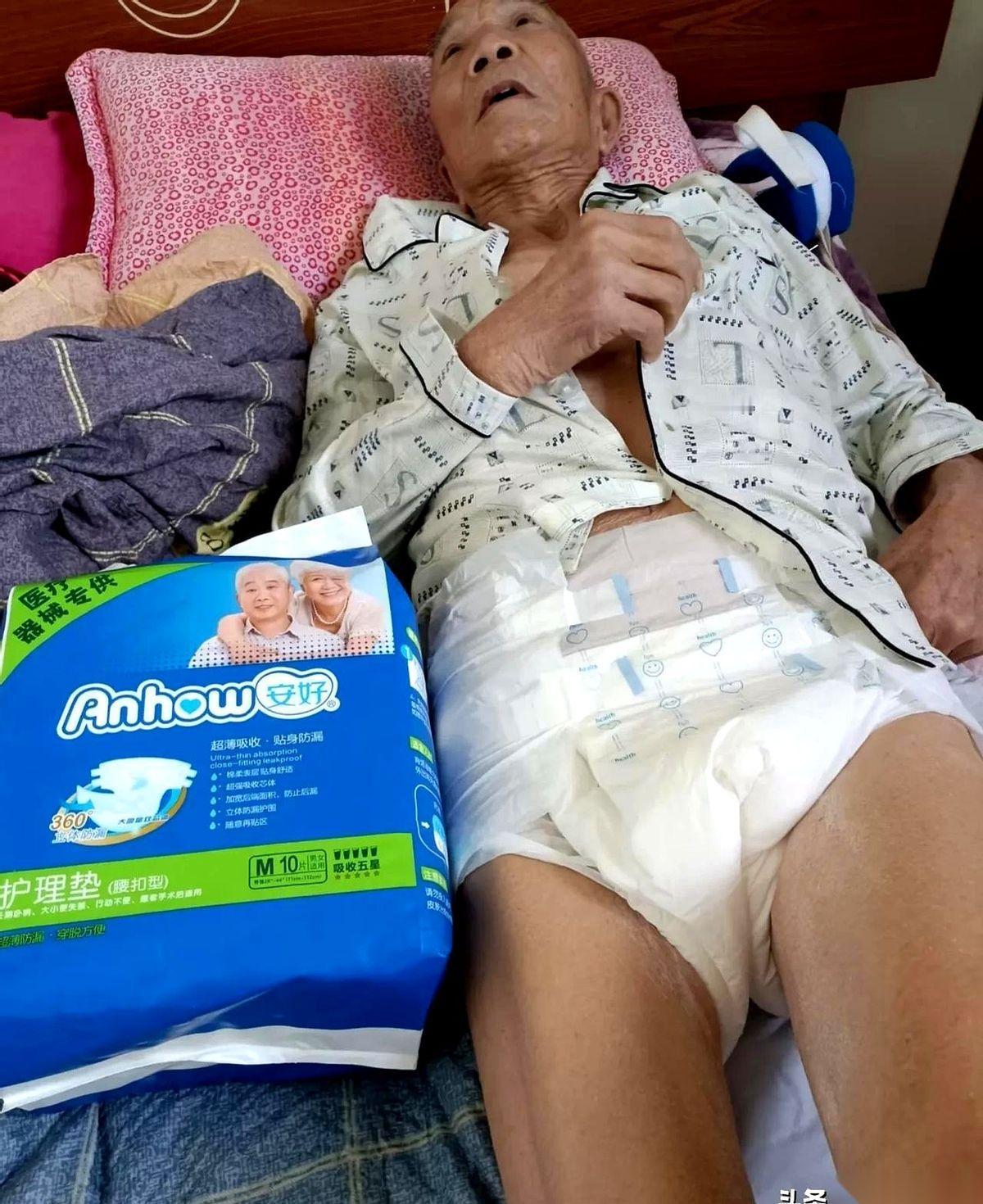 “爸您能不能早点走！”就这一嗓子，我们整栋楼都听见了。老陈中风，瘫了，喂饭的