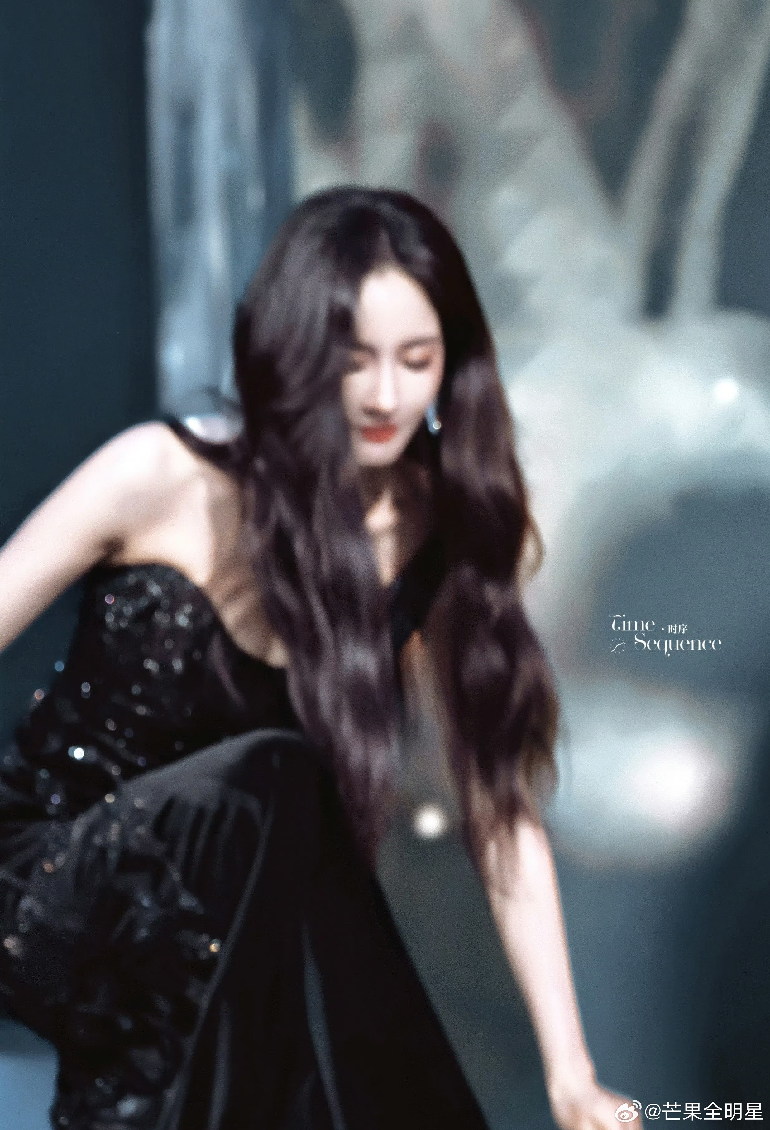 杨幂摔出了神图哈哈哈，美女幂变成了女战神幂[大笑][大笑][大笑]​