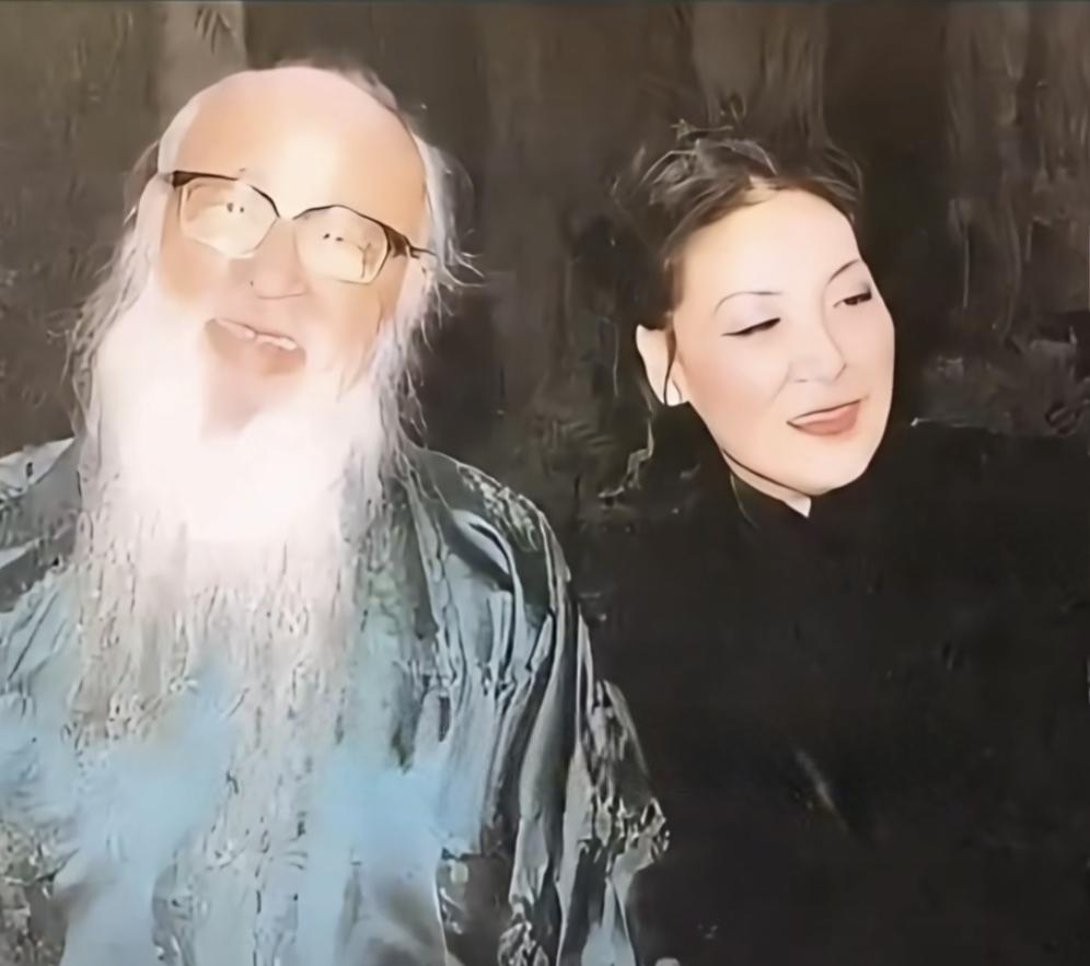 多张假画。他的传奇人生拍成电视剧收视率一定很高！张大千在绘画艺术上有很高的造诣