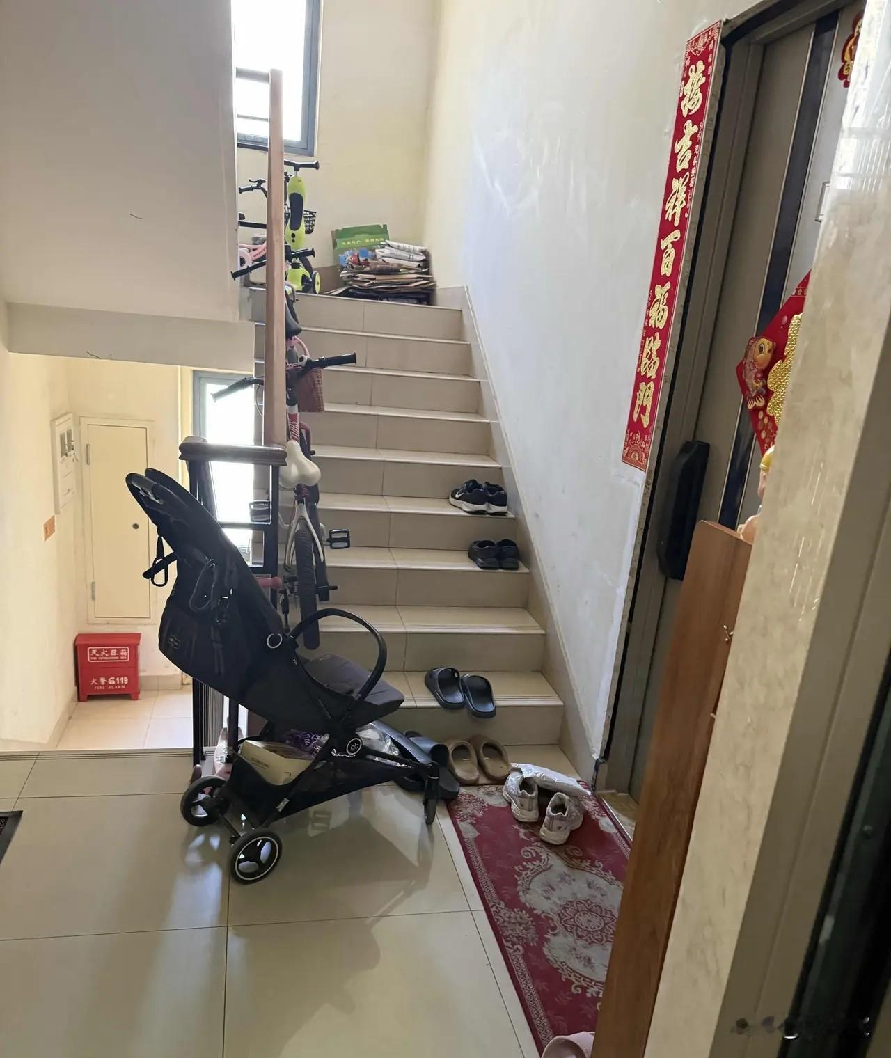 为什么在21世纪，九年义务教育都普及的今天，还有人觉得楼道占的越多，自己本事越大