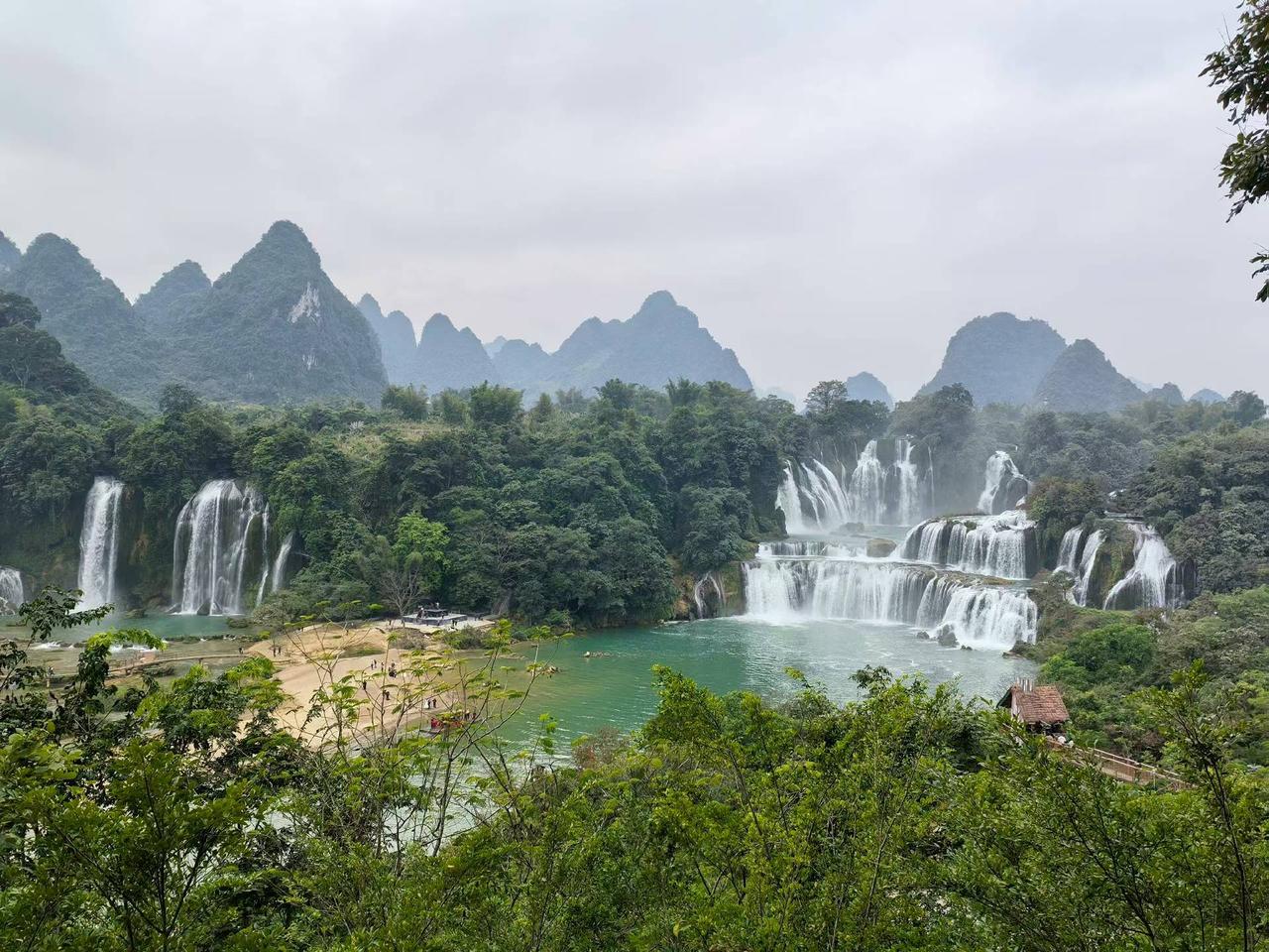 分享一张最近随手拍的照片德天瀑布