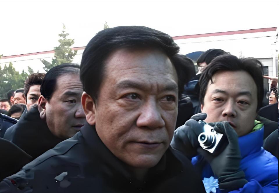 侯耀文收郭德纲，除了爱才，确实有对抗以马季为首的“马家军”的意味。这件事在相
