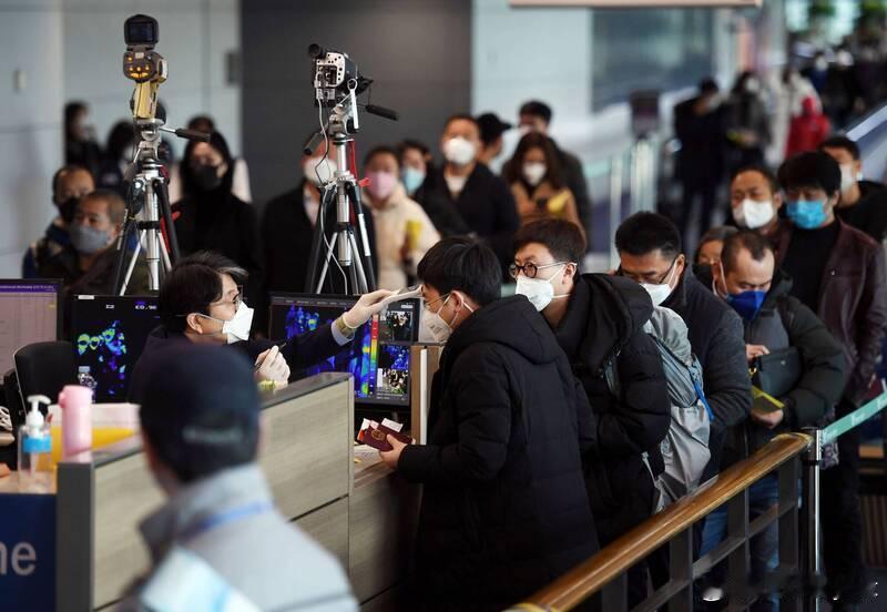 要求取消中国公民免签入境，韩国超5万人联署响应海外新鲜事韩国近日出现要求取消中