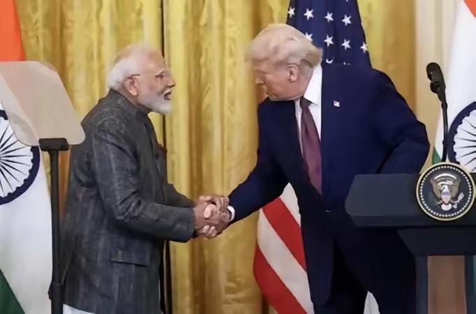 美国之所以拼命遏制印度，是因为美国心里清楚，他们吃过中国的亏，所以绝不会让印度走