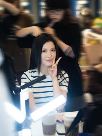 徐洁儿开口跪每次舞台最期待的就是她的开场导入，氛围感一下子就铺垫到位。徐洁儿每