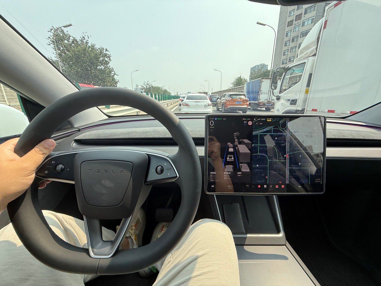焕新版ModelY，堵车的时候自适应巡航低速跟车，还是大脚油门大脚刹车啊？和我