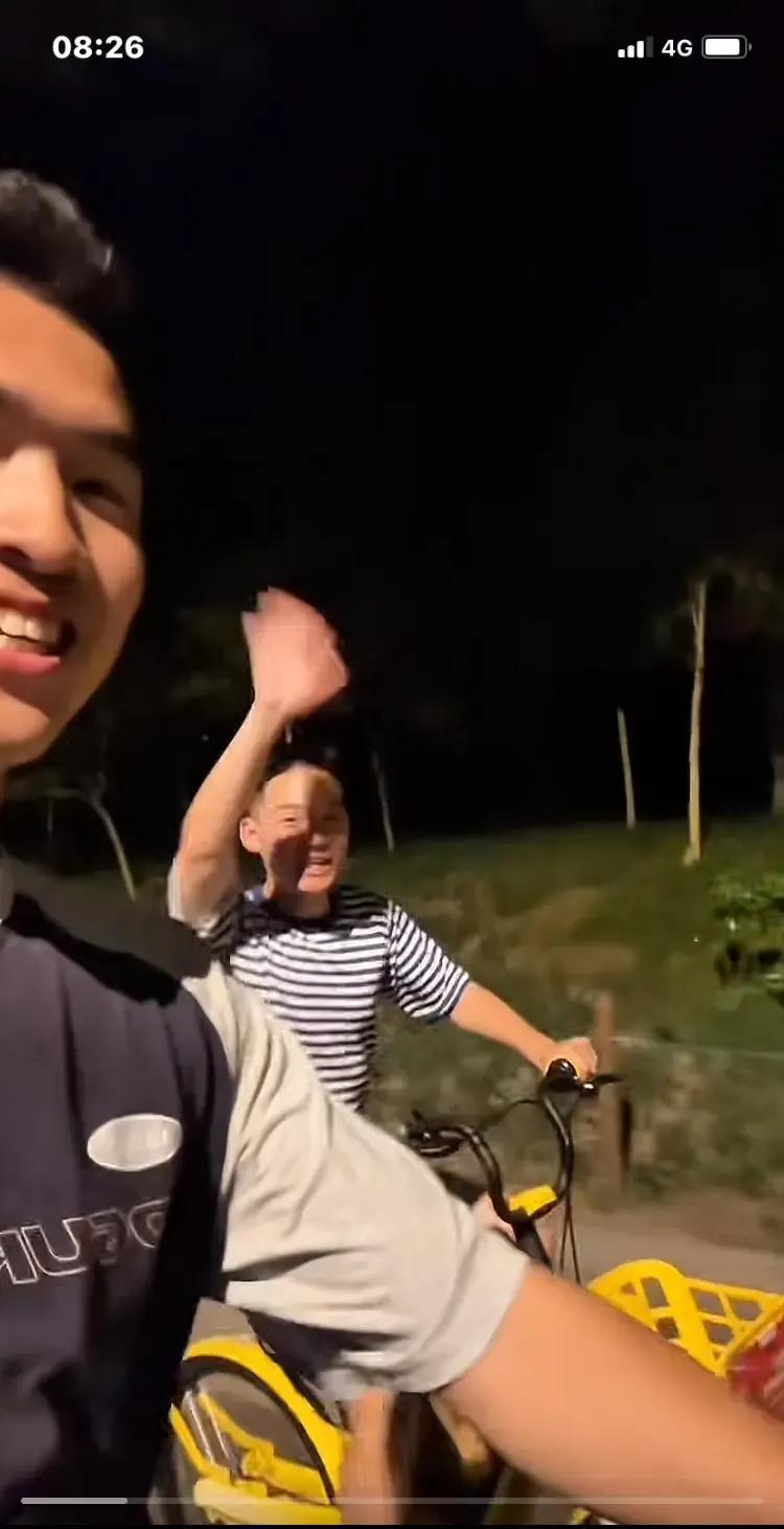 谢浩男爸爸谢岳：我是谢浩男的跟屁虫谢岳直播明确：我的一切都给儿女郑琴嫁谢岳，