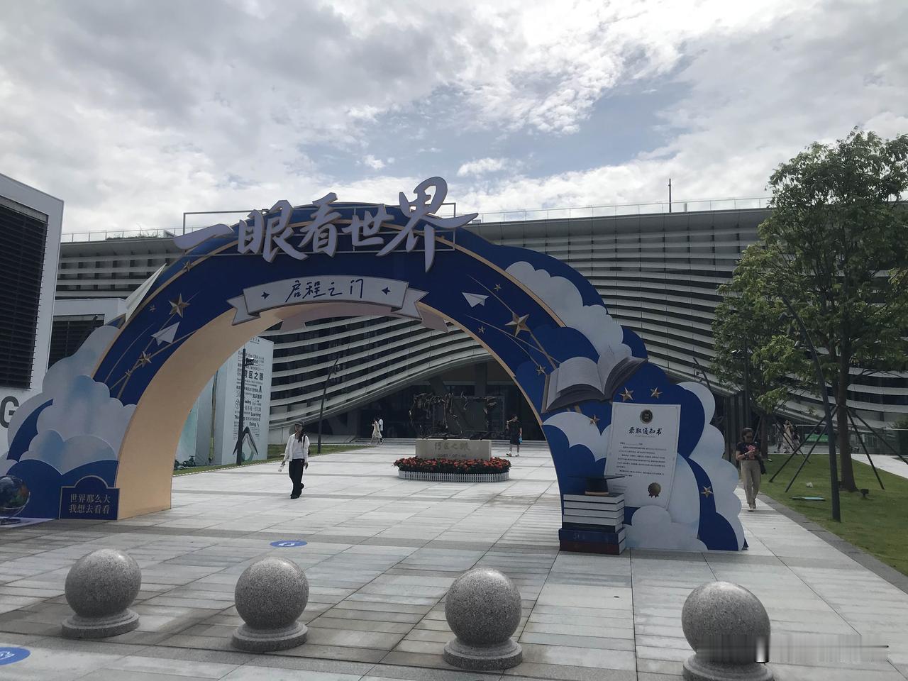 “湖北的大学，本省的考生不好选。”，前一阵帮亲戚高考物理类考了600多分的孩子填
