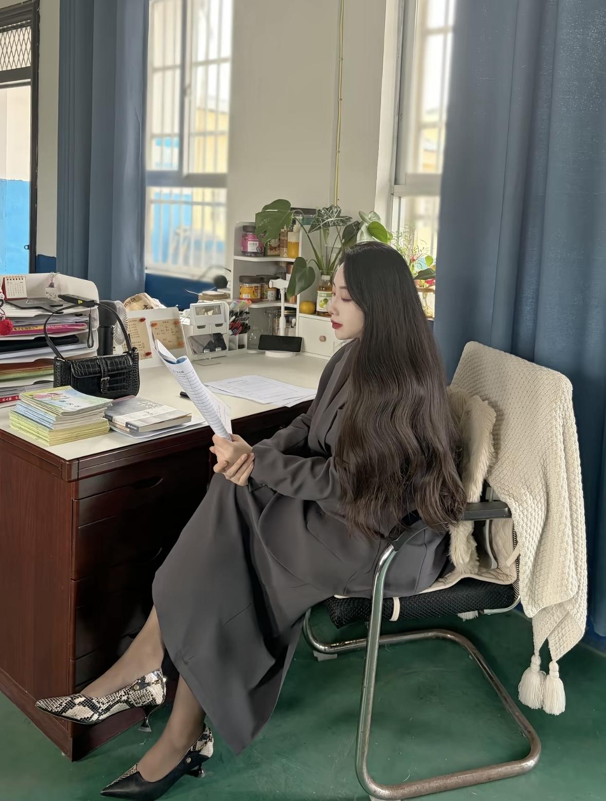 怎样穿搭知性又显身材?