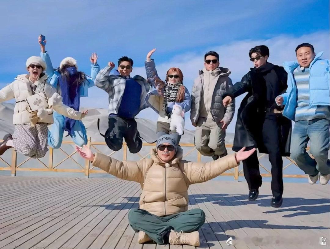 恭喜《奔跑吧》再拿大奖！继蝉联三届微博之夜年度综艺后，又斩获微博年度文化电视节目