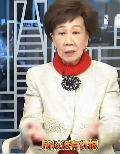 现在的台湾出现了怪现象，主张“台独”的民进党党员吕秀莲、沈富雄、吴子嘉等人开始大