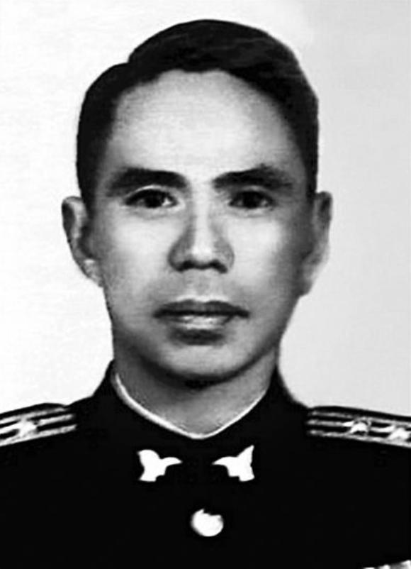 故事，1992年，长期旅居美国的特务头子毛森，在生命垂危之时，向他的儿子吐露了心