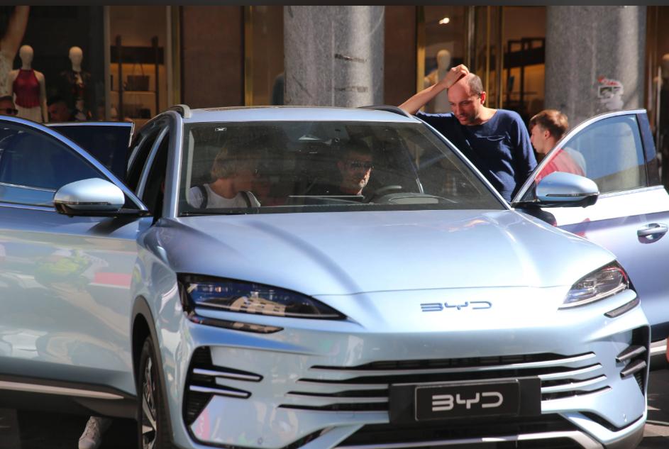 欧洲年轻人现在觉得开BBA的都是大冤种，这事你敢信？比亚迪汉在德国敢卖7.2万