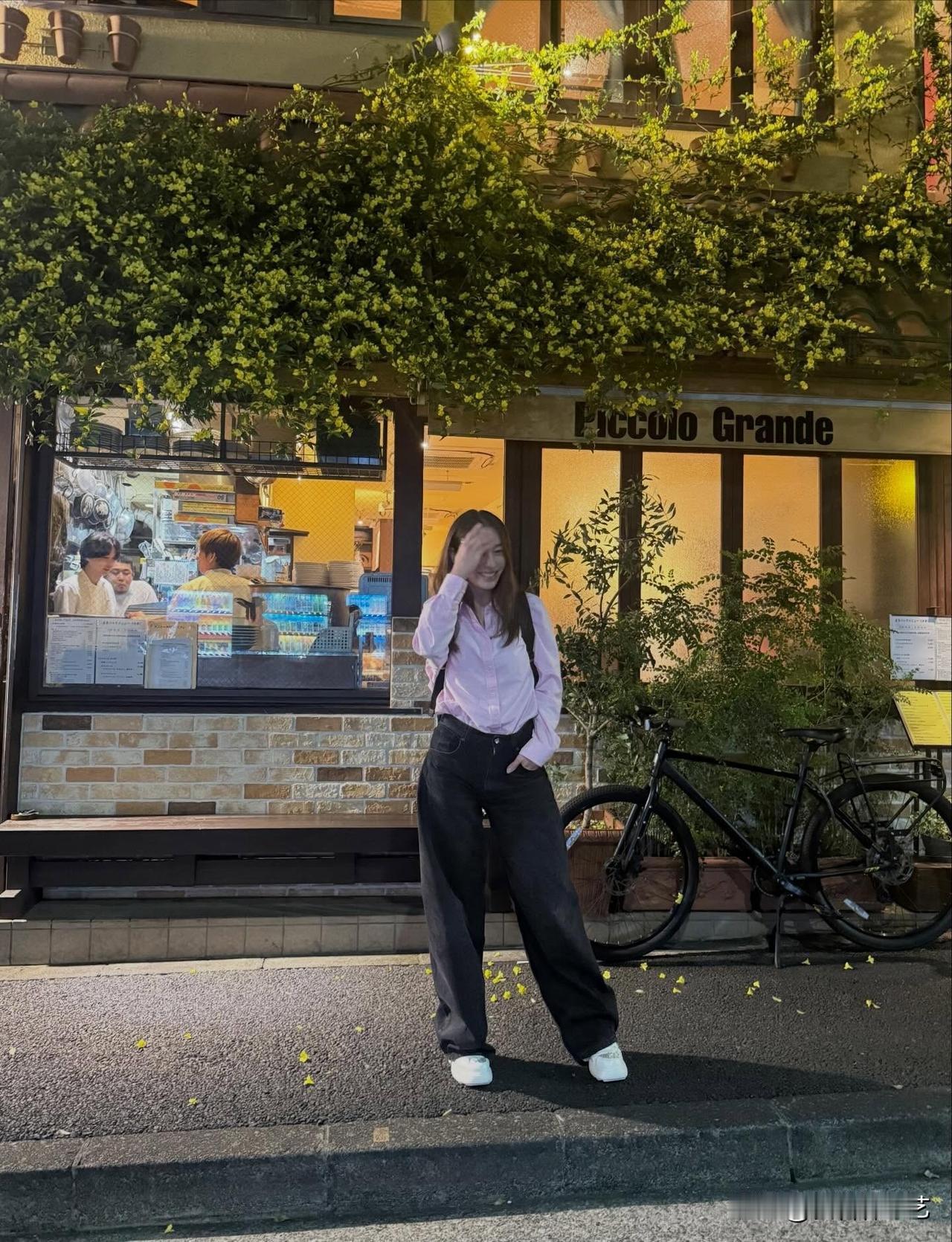 1日，演员李秉宪的妻子李敏贞在自己的Instagram上传了多张照片。照片中，李