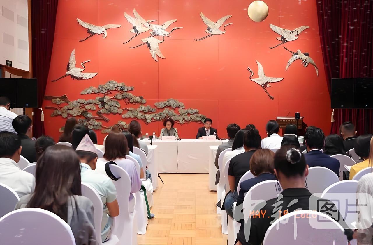 中国给非洲送超级大礼包，却唯独落下一个国家！从5月1日起，53个非洲建交国所有产