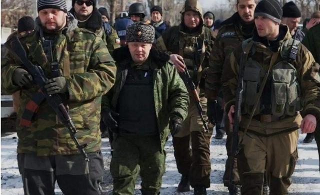 为什么俄罗斯放着几十万的正规军不用，却大量使用雇佣兵？其实俄罗斯不是放着几十万正