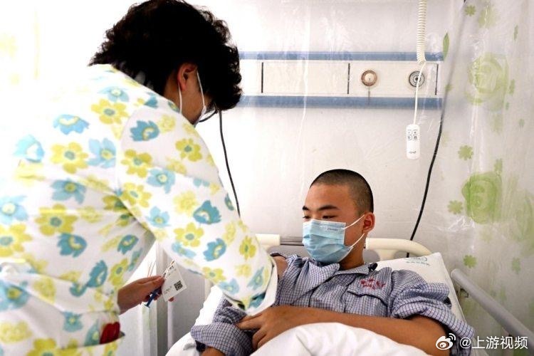 #白血病少年出院奔赴高考考场#【病房里的备考后续|患病考生出院赶回涪陵将奔