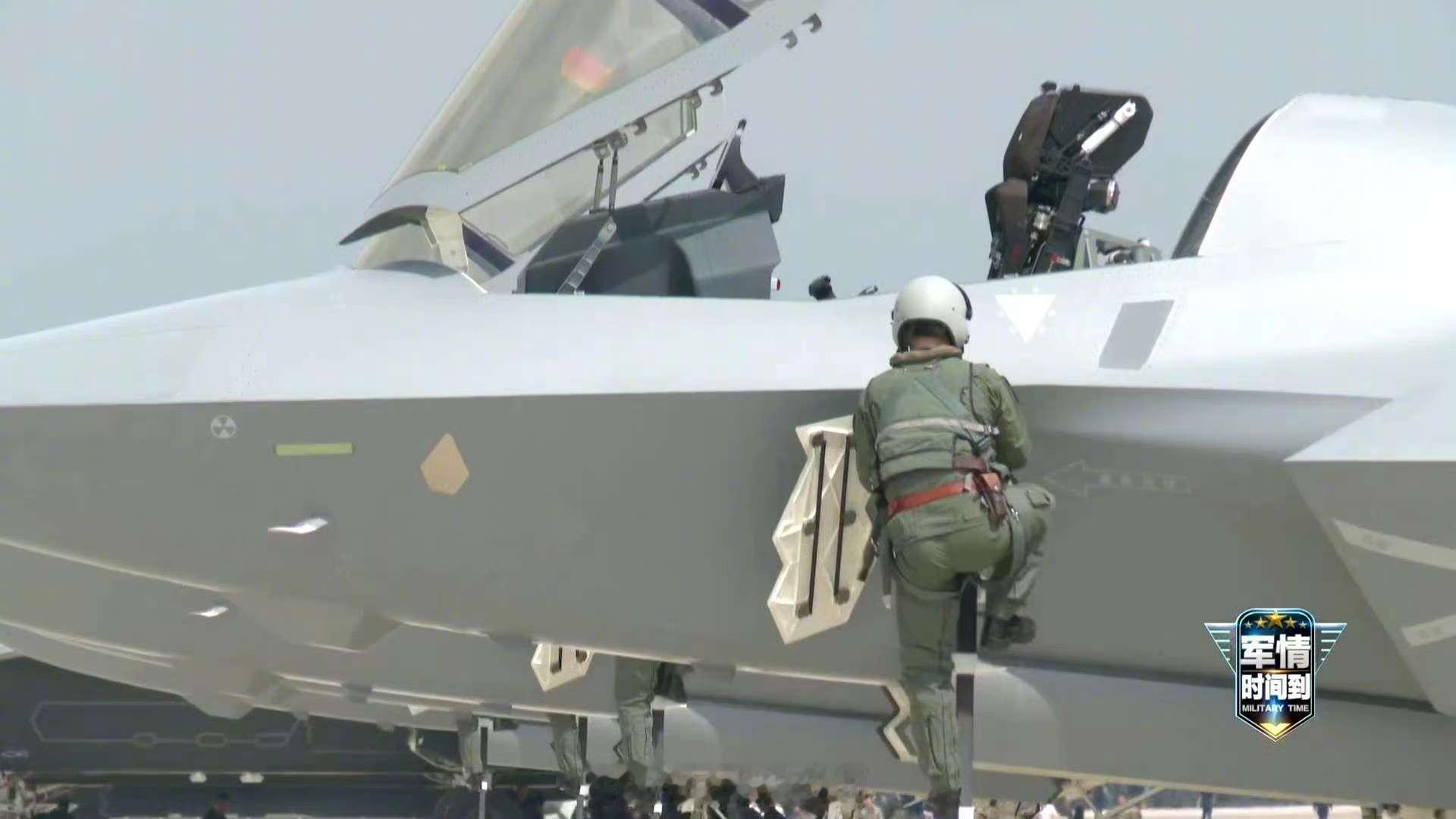 歼-35的登机梯，似乎是第一次见烽火问鼎计划​​​​