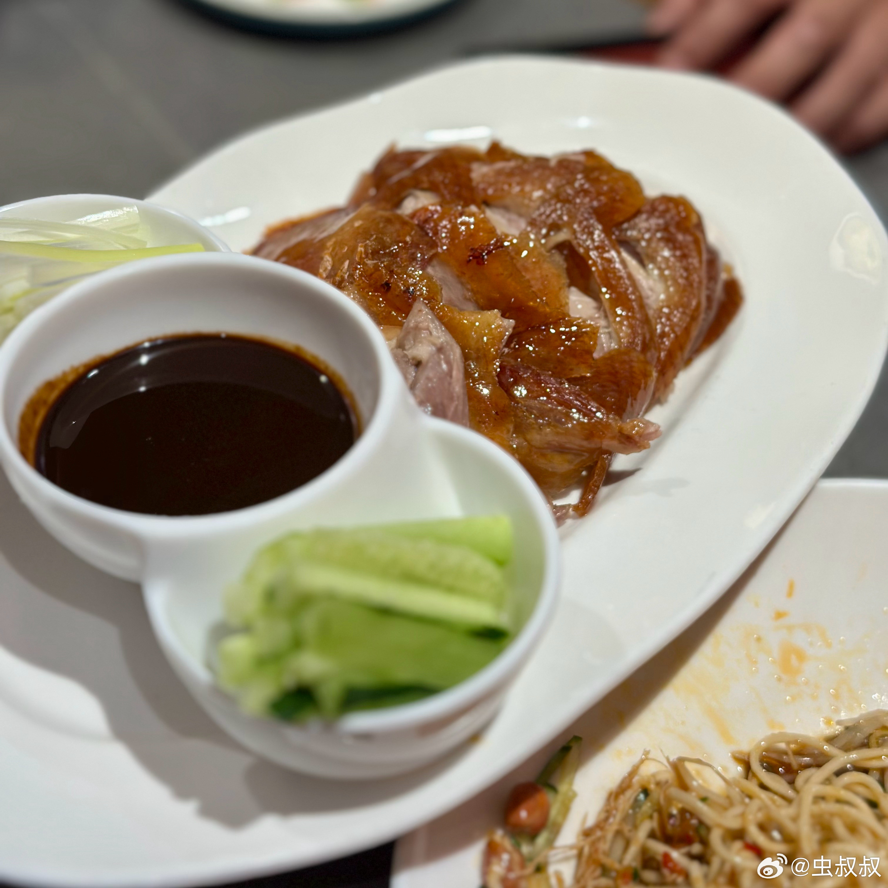 午餐，团购的川菜，120元，有三个还不错的肉菜。性价比还不错。​​​
